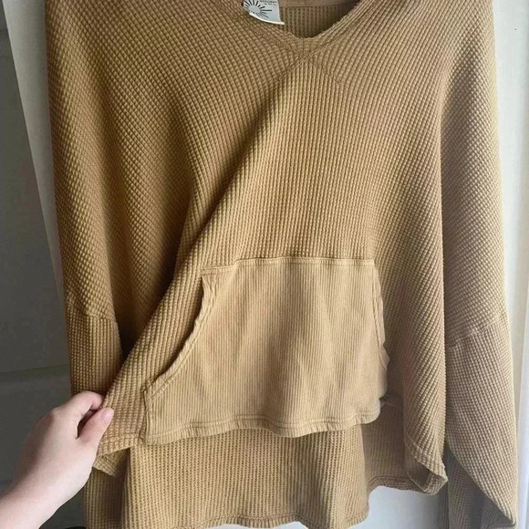 Offline by Aerie Waffle Knit Hoodie Sweatshirt Oversized XL V Neck Cropped Camel - Picture 6 of 10